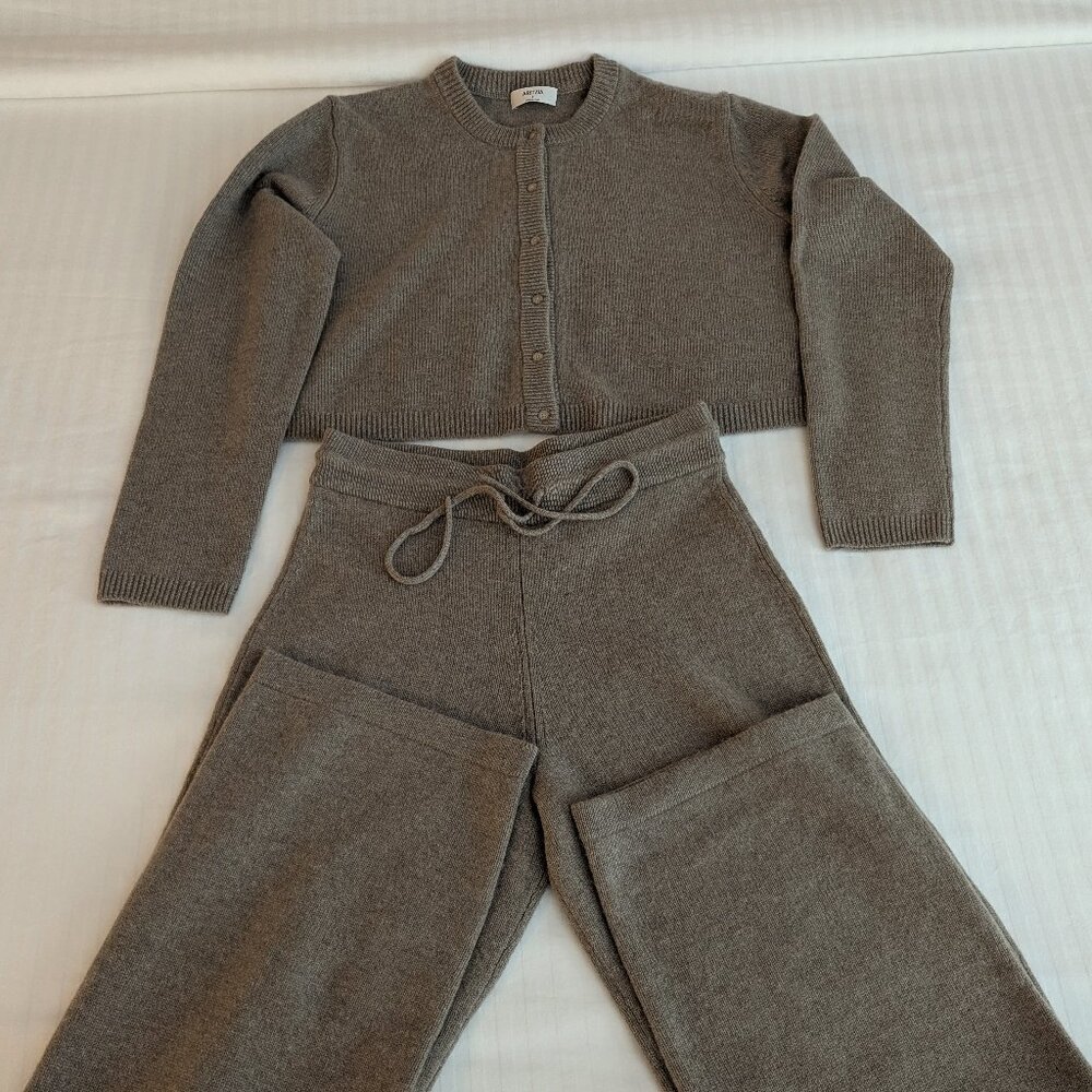 BRAND NEW Aritzia Cashmere Cardigan and Pants Set (New without Tag) - Picture 1 of 2